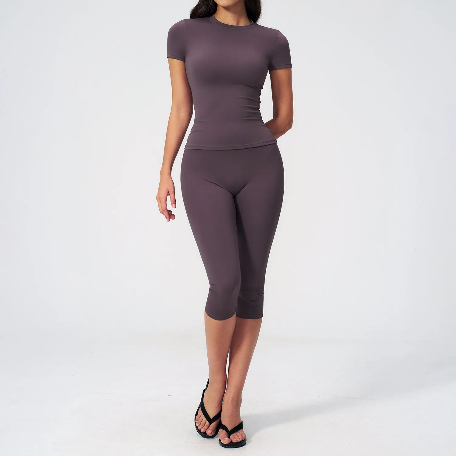 Two Piece Activewear Set with Capri Leggings – product detail view 3