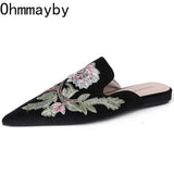 Elegant Floral Embroidered Pointed-Toe Mules – product detail view 4