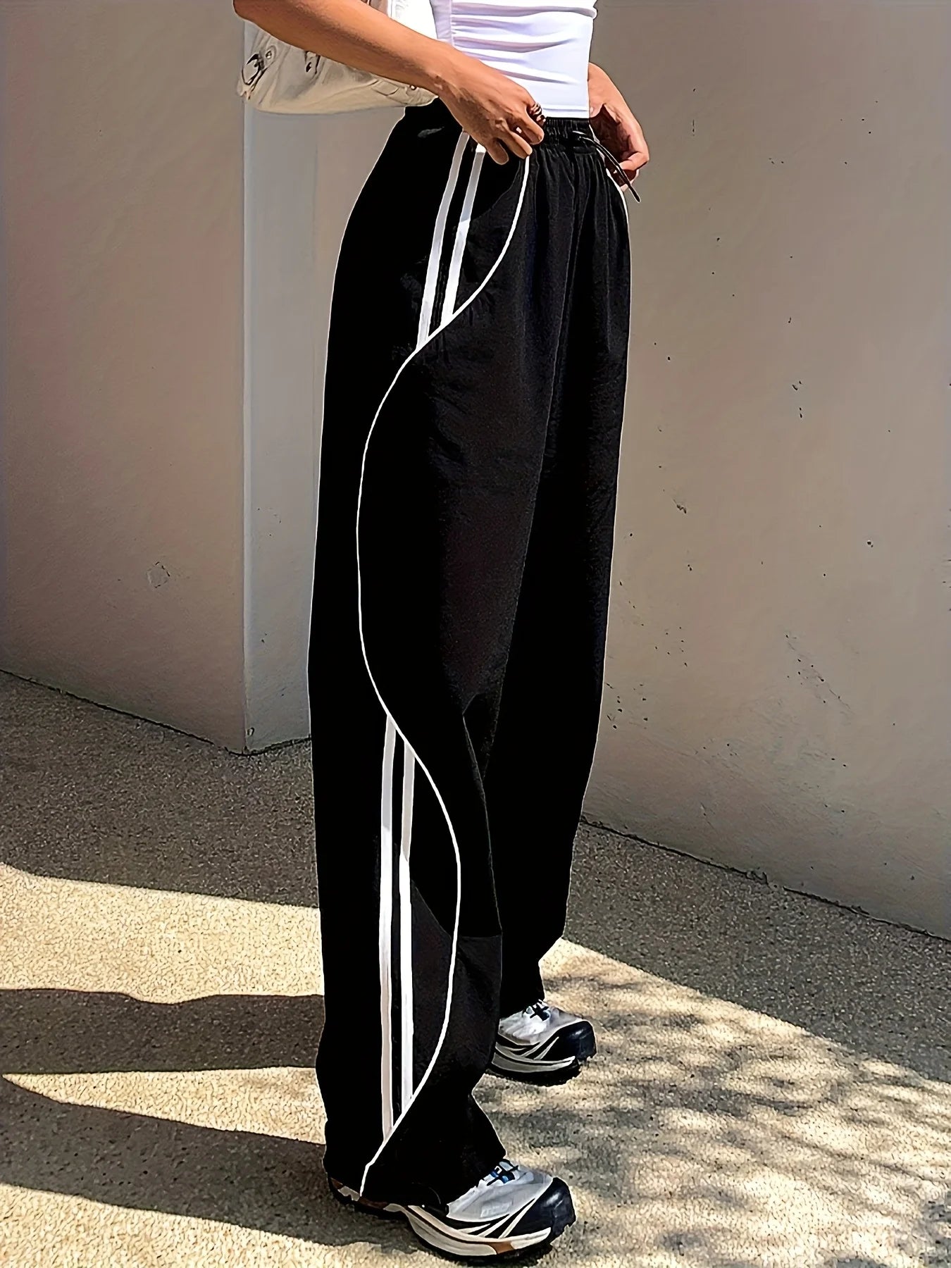 Relaxed Straight Leg Trousers – product detail view 4