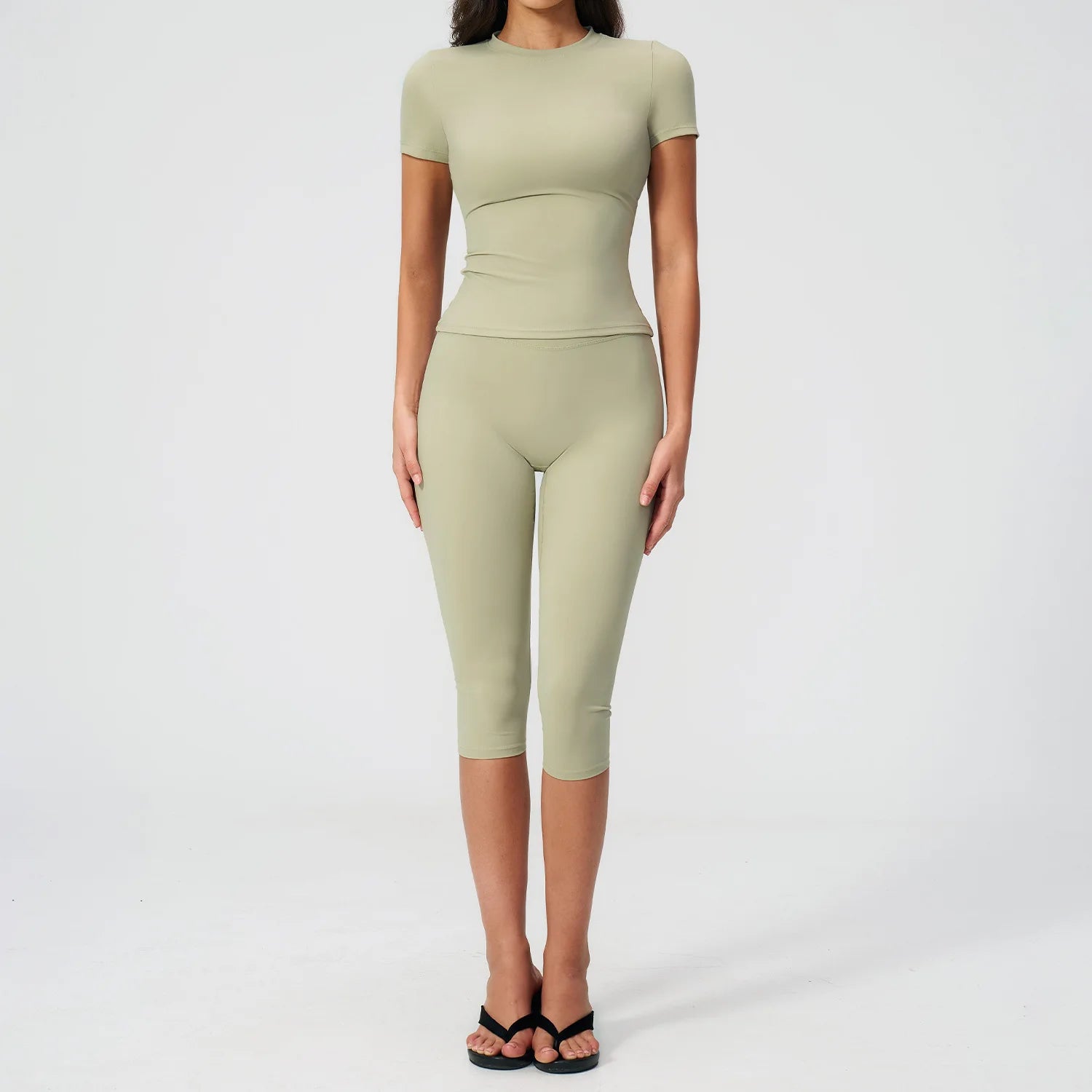 Two Piece Activewear Set with Capri Leggings – product detail view 4