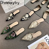Elegant Floral Embroidered Pointed-Toe Mules – primary product view