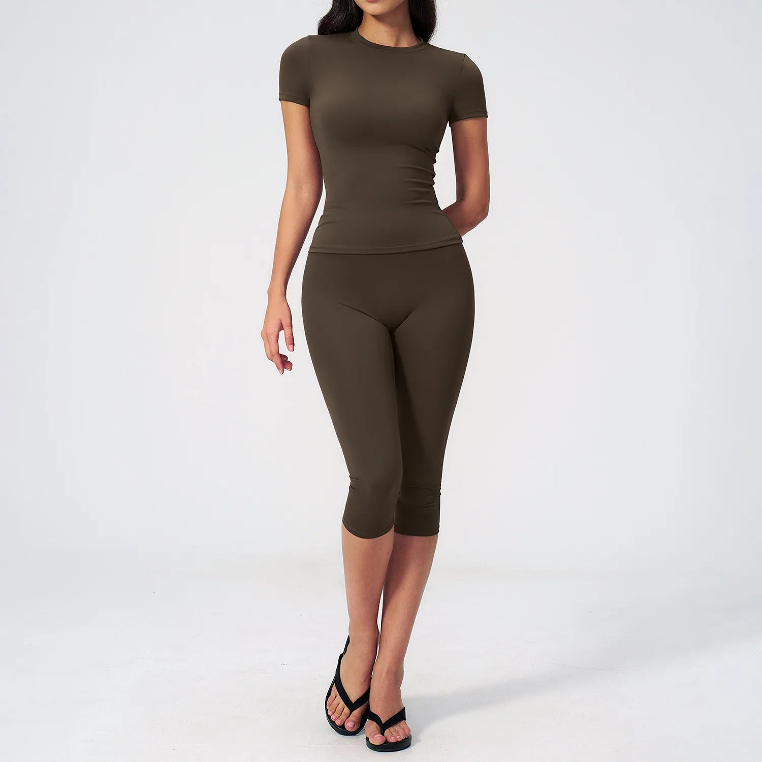 Two Piece Activewear Set with Capri Leggings – product detail view 2