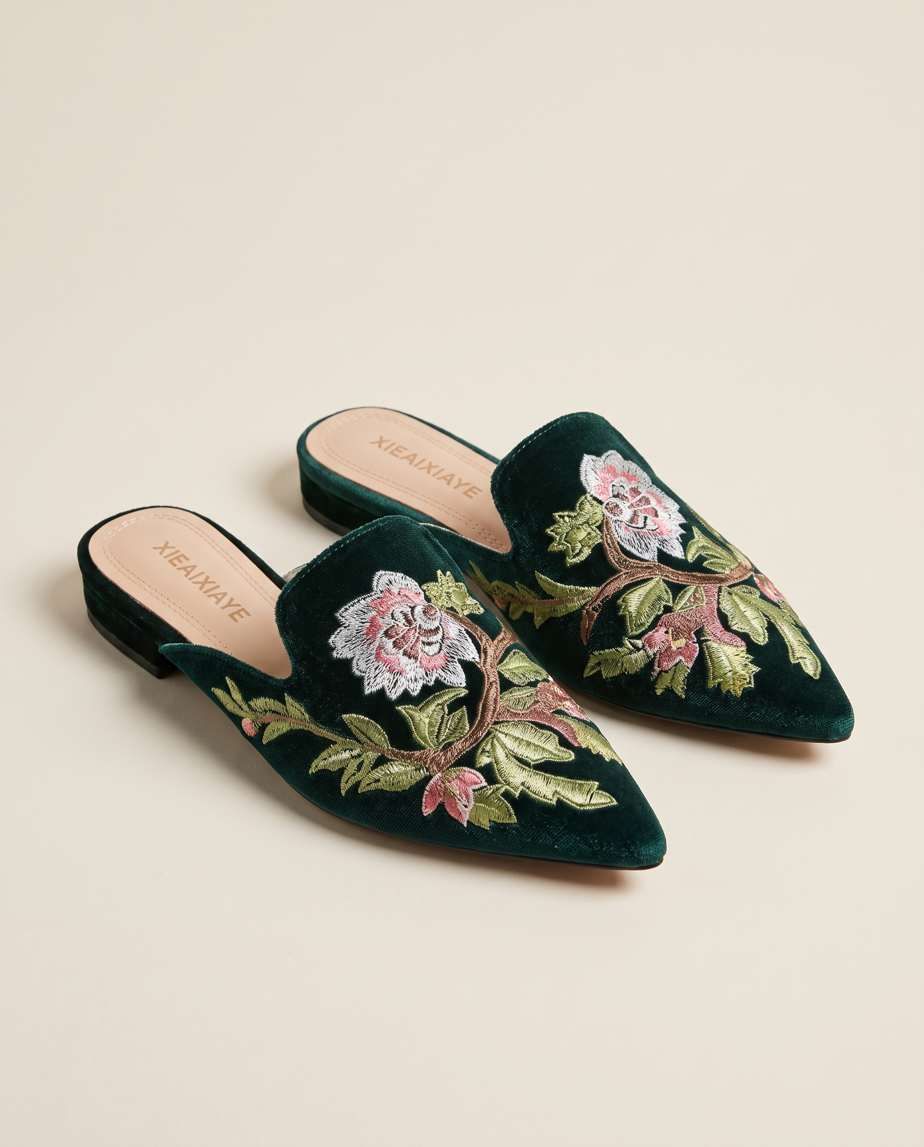 Elegant Floral Embroidered Pointed-Toe Mules — Black green variant