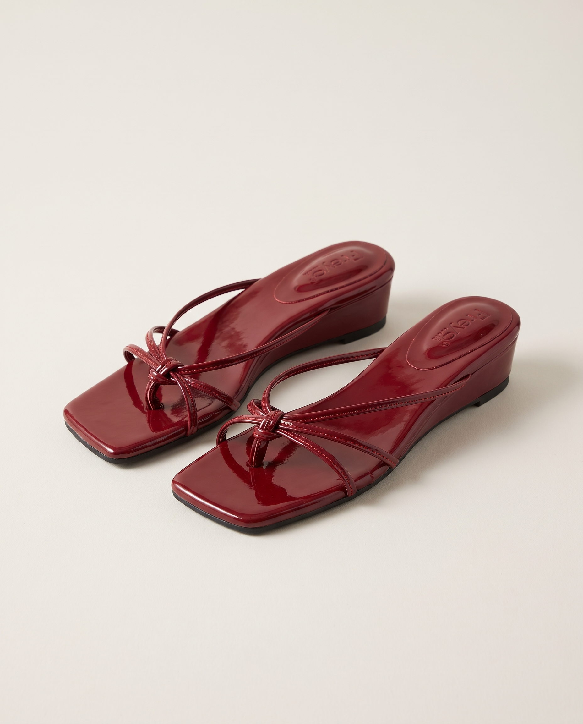 Freya Elegant Leopard-Print Wedge Flip-Flops — Red variant