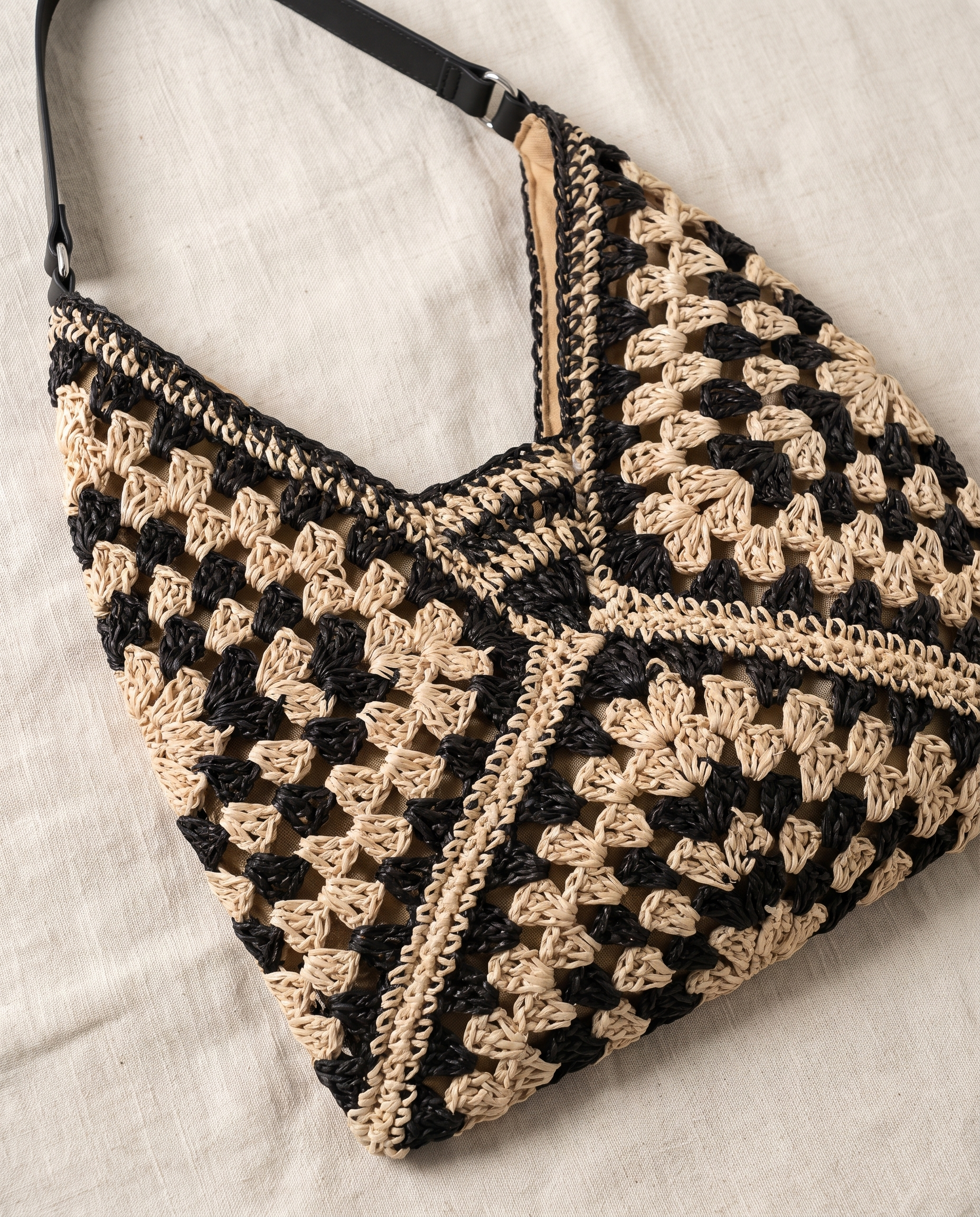Ilana woven straw bag – texture detail
