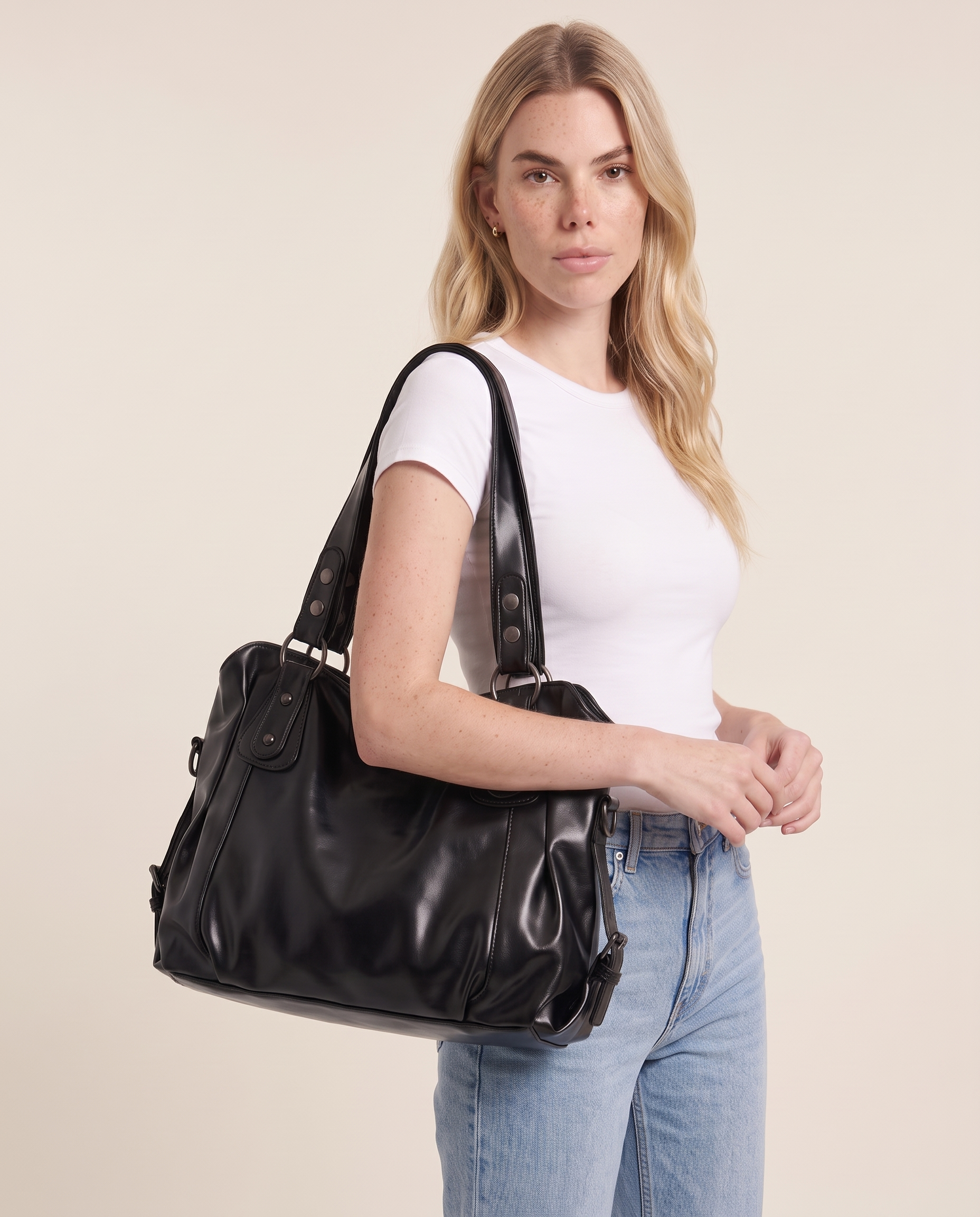 Slouchy Faux Leather Hobo Bag – Black Everyday Casual Shoulder Bag — product view 4
