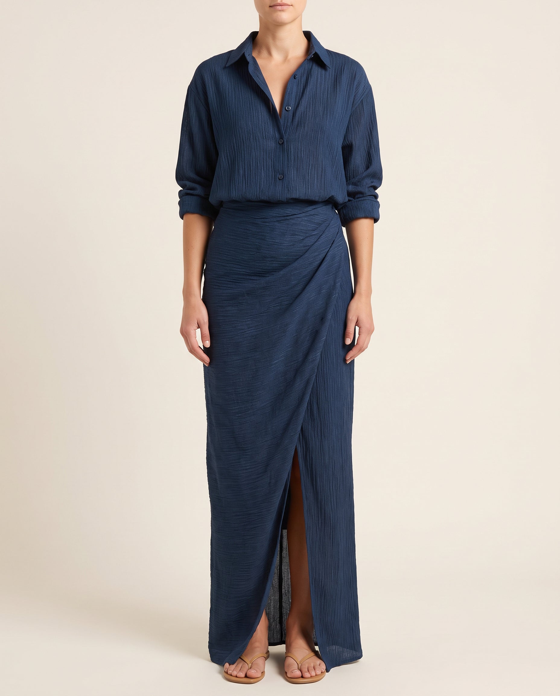 Pandora | Elegant Draped Two-Piece Set — Dunkelblau — studio front