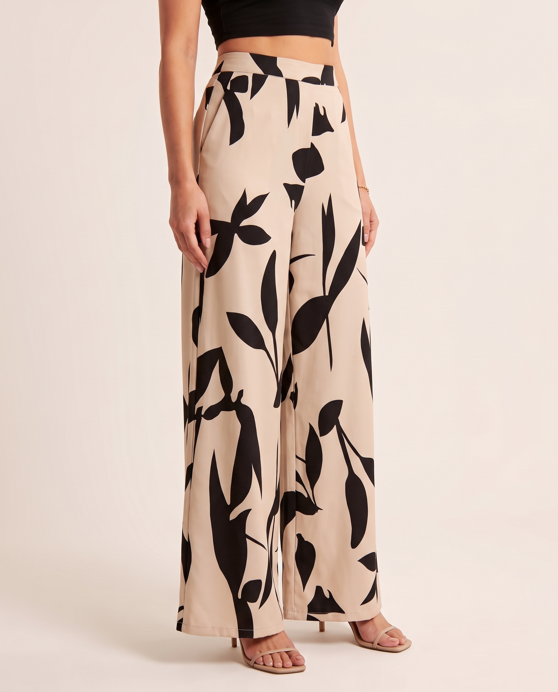 Printed Wide Leg Trousers – Black angle