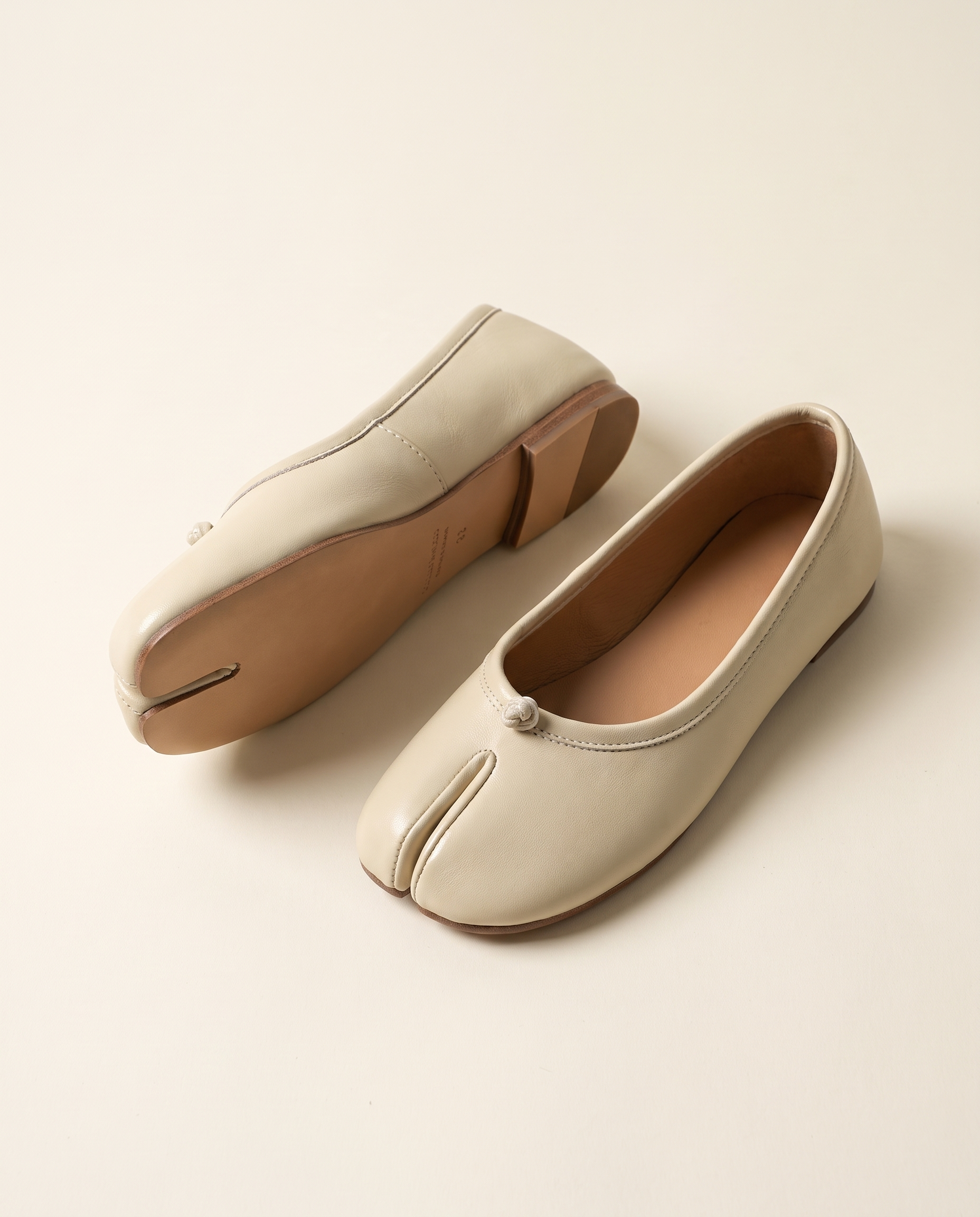 Quinn Comfortable Flat Everyday Loafers — detail view