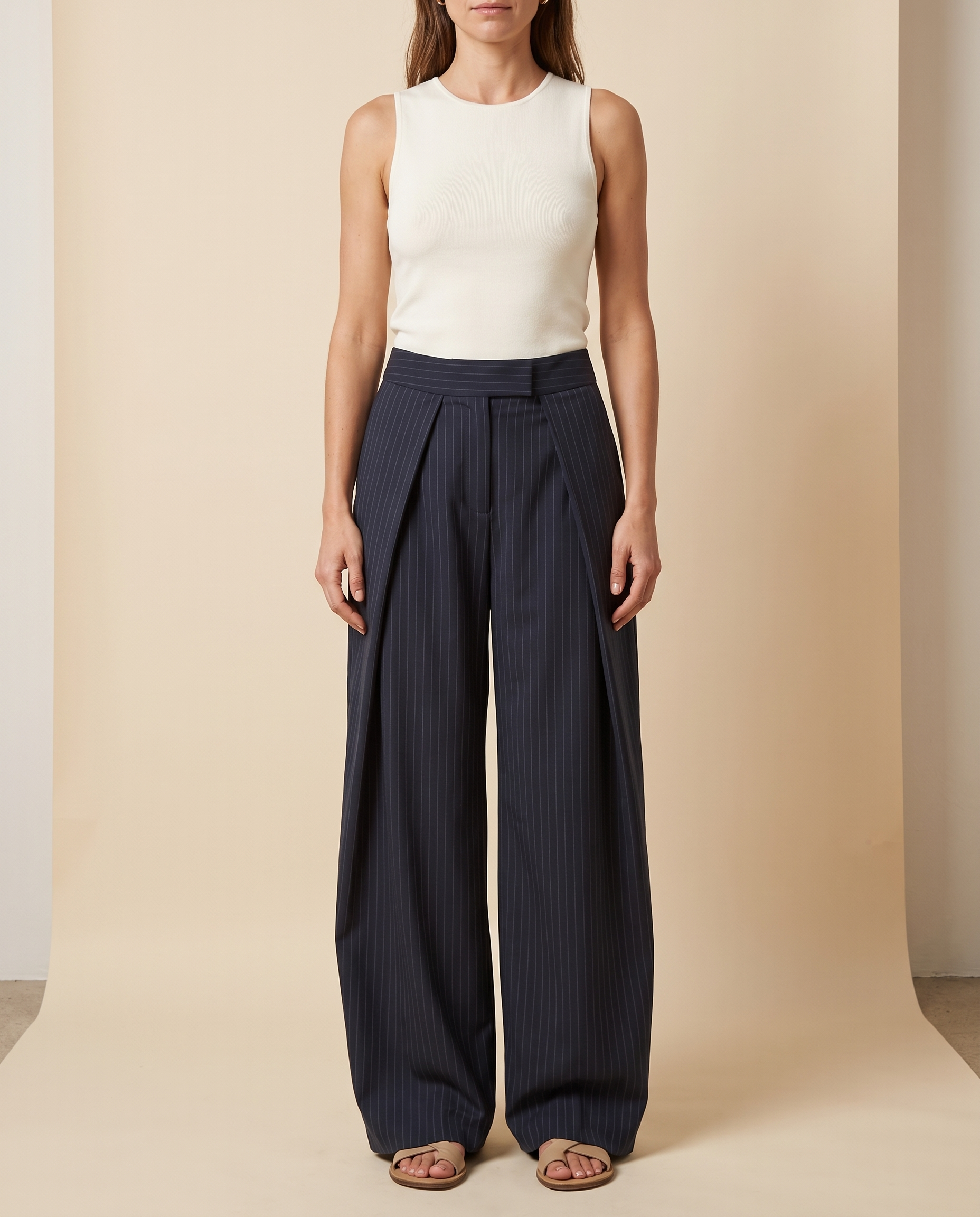 Pleated Wide Leg Trousers with Side Pockets – colour variant view