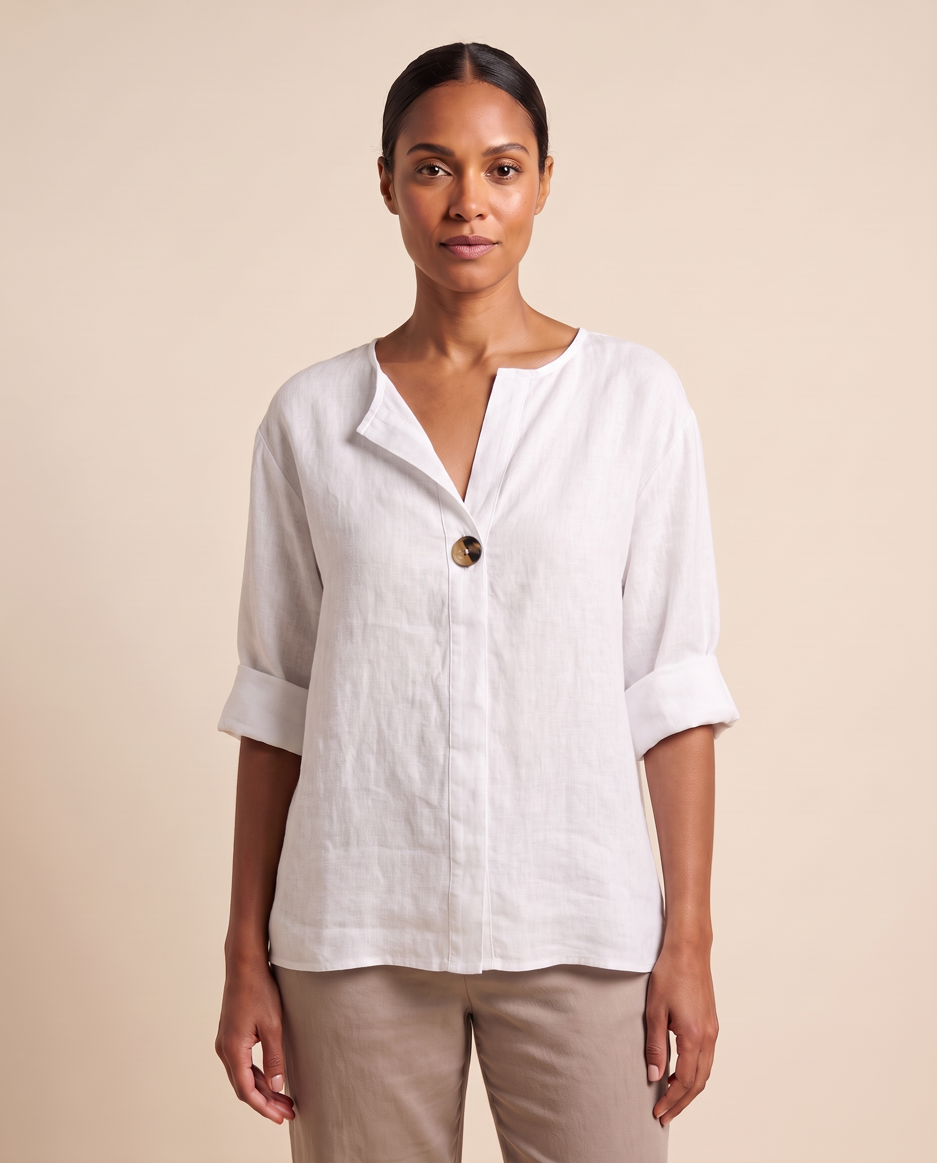 Linen Blouse with V Neck and Three Quarter Sleeves – product detail view 4