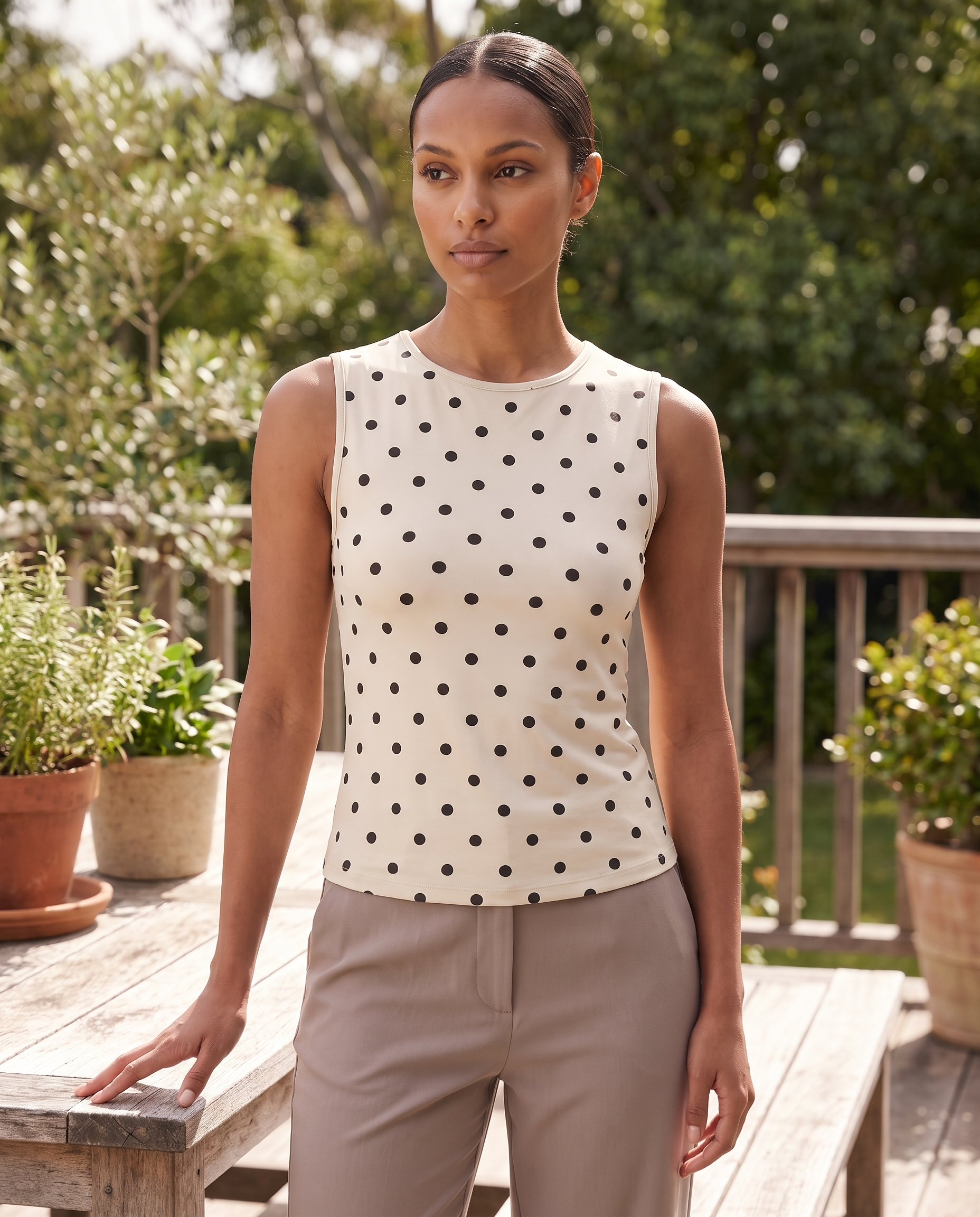 Polka Dot Crop Tank Top with Round Neck – product detail view 1