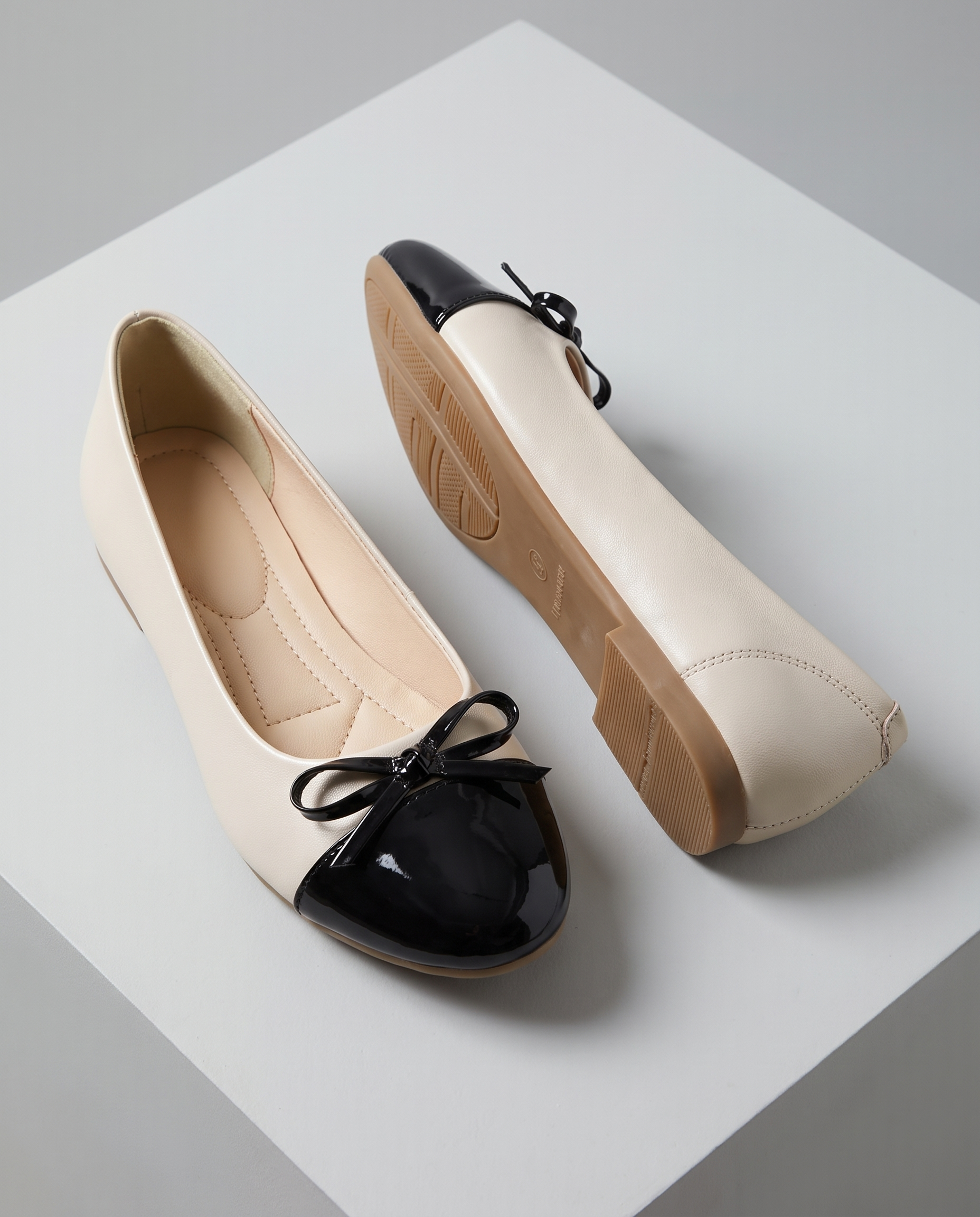 Talia Comfortable Bow-Detail Ballet Flats — detail view