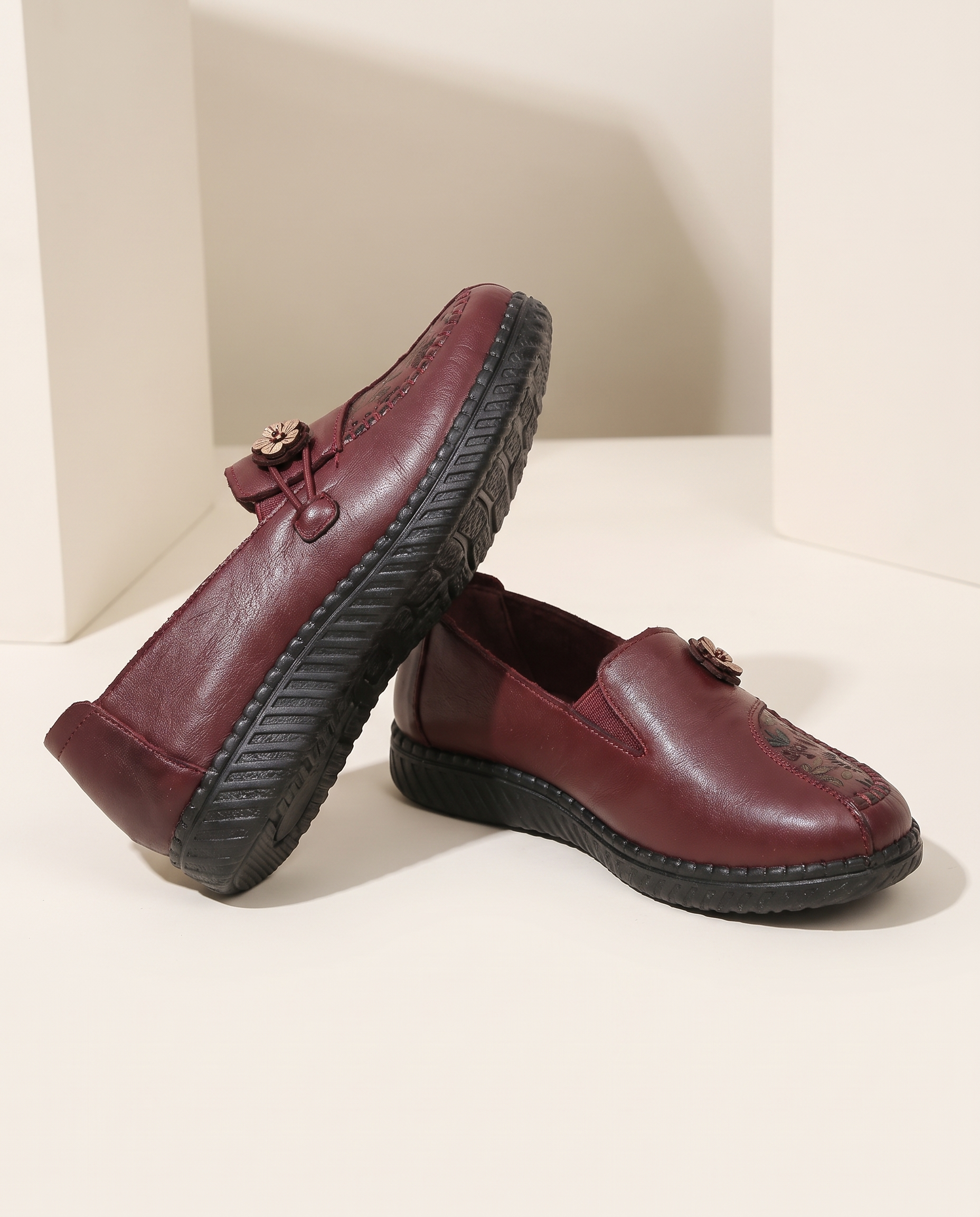 Xanthe Comfortable Slip-On Flat Loafers — detail view
